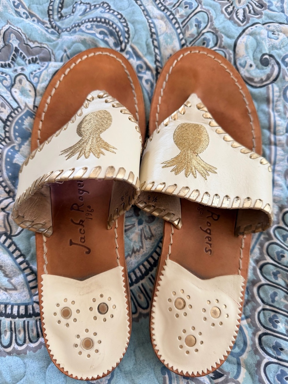 Jack Rogers Women’s Cream Leather Pineapple Thong Sandals - Picture 2 of 4